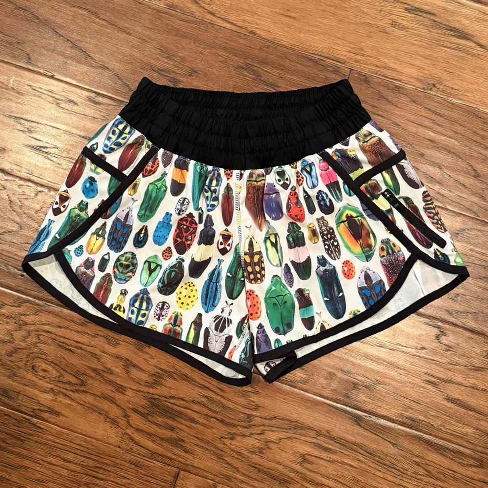 HTF Rare Lululemon Seawheeze “Bugs” Tracker Shorts Sz 4